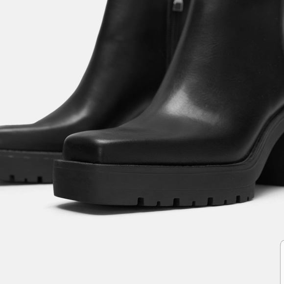ZARA SQUARED ANKLE BOOTS WITH LUG SOLES - Picture 3 of 7